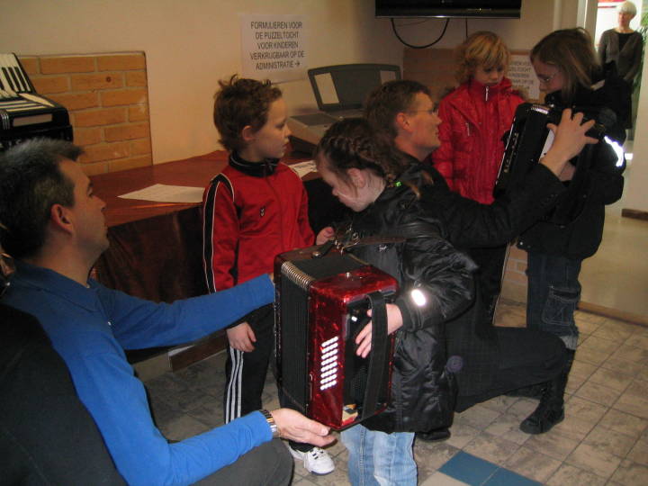 Kinderen spelen accordeon